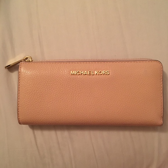 Michael Kors Handbags - Michael Kors Three Quarter Zip Around Wallet Michael Kors Handbags - Michael Kors Three Quarter Zip Around Wallet